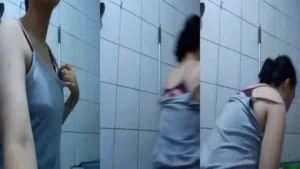 Abg Bugil Mandi Toket Kenyel 6